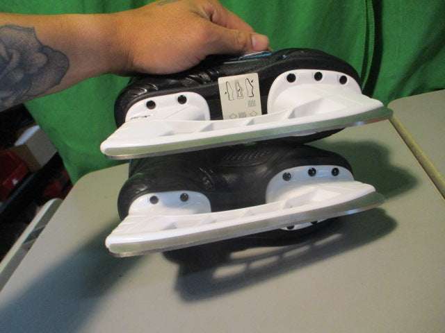 Load image into Gallery viewer, Bauer XLP Youth 11 Hockey Skates
