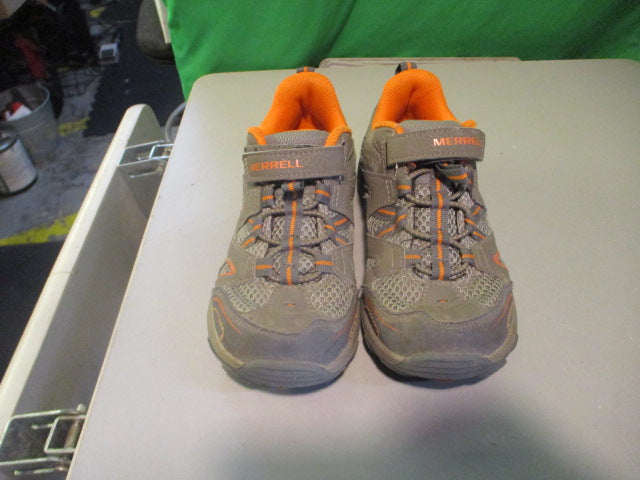 Load image into Gallery viewer, Used Merrell Size Kids 1.5 Hiking Shoes
