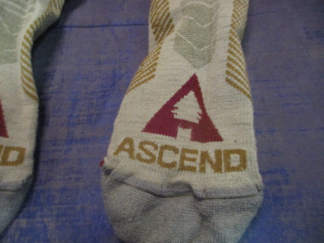 Load image into Gallery viewer, Used Ascend Wool Socks
