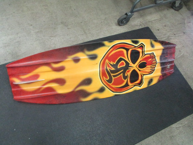 Load image into Gallery viewer, Used Scott Byerly Hyperlight 132cm Wakeboard W/ Scott Byerly Bindings

