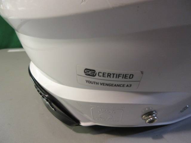 Load image into Gallery viewer, Used Schutt Vengeance A3 White Youth Medium Football Helmet (No Jawpads)
