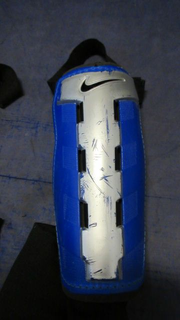 Load image into Gallery viewer, Used Nike Shin Guards Youth Size XL
