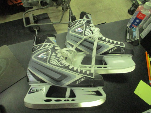 Load image into Gallery viewer, Used CCM Vector 03 Hockey Skates Size 9
