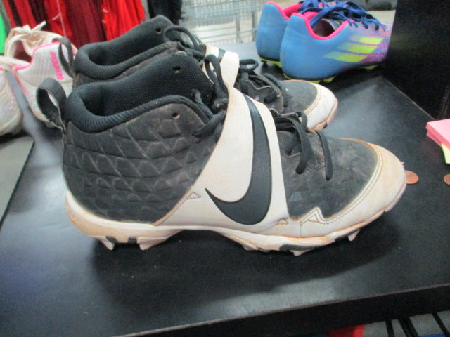 Load image into Gallery viewer, Used Nike 27 FastFlex Size 6 Football Cleats
