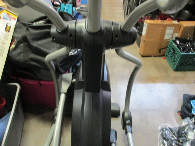 Load image into Gallery viewer, Used Spirit C Series CE 800 ELLIPTICAL Self Generated
