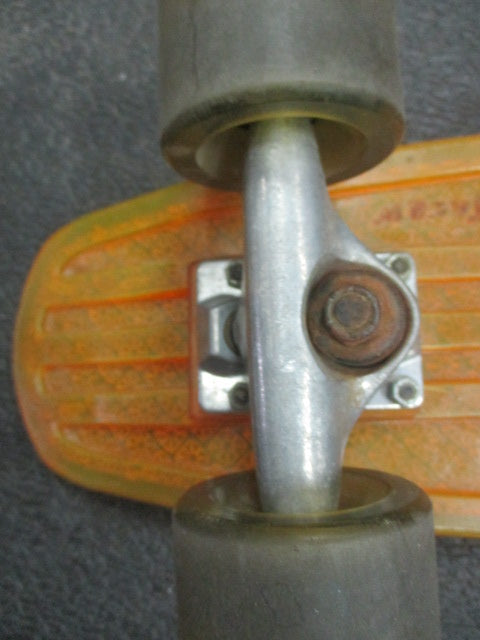 Load image into Gallery viewer, Used 24&quot; Globe Penny Board (Needs Tune Up)
