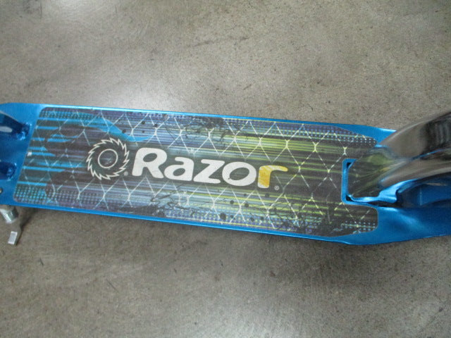 Load image into Gallery viewer, Used Razor A5 Lux Kick Scooter W/ Kick Stand
