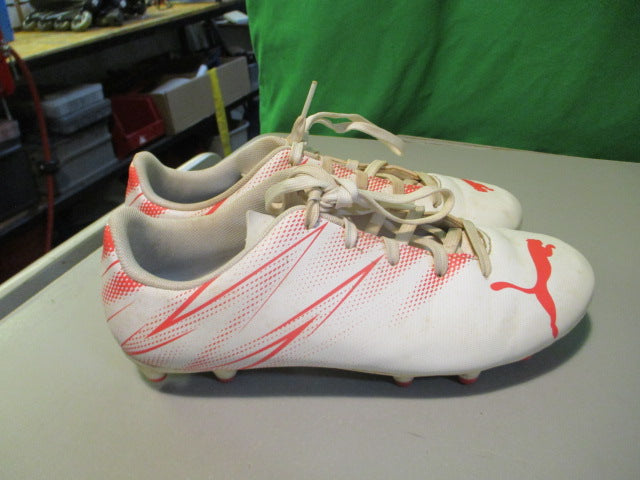 Load image into Gallery viewer, Used Puma Size 4 Soccer Cleats
