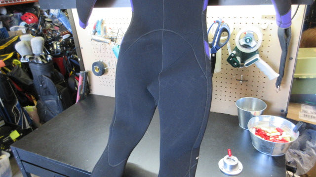 Load image into Gallery viewer, Used Xcel Performance Womens Wet Suit
