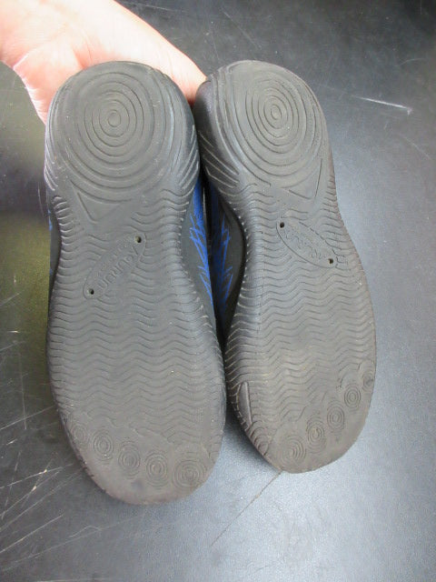 Load image into Gallery viewer, Used Aqurun Water Shoes - Size 4
