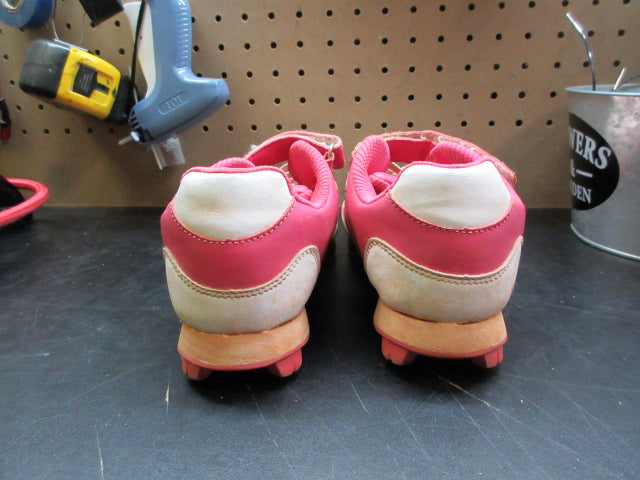 Load image into Gallery viewer, Used Softball Cleats - Size 1
