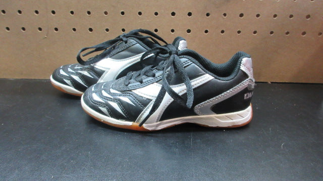 Load image into Gallery viewer, Used Diadora Indoor Soccer Shoes - Size Youth 11
