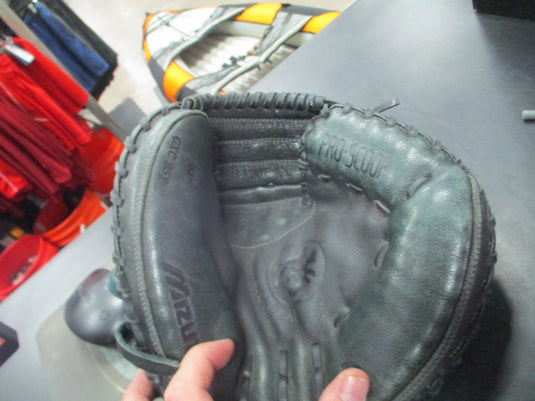 Used Mizuno GXC 95Y 33" RHTSamuri Catchers Glove