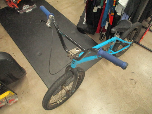 Load image into Gallery viewer, Used DK Helio 20" BMX Bike
