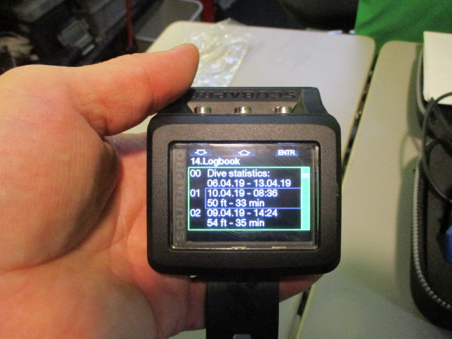 Load image into Gallery viewer, Used ScubaPro G2 DIVE COMPUTER With Heart Rate Transmitter and Case
