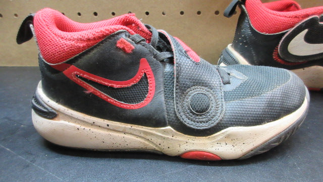 Load image into Gallery viewer, Used Nike Team Hustle D 11 Basketball Shoes - Size Youth 2.5
