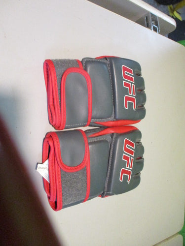 Used UFC Size S/M Sparing Gloves