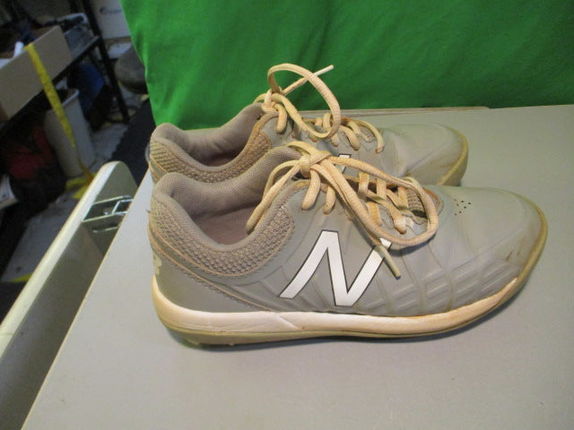 Load image into Gallery viewer, Used New Balance Size 3 Cleats
