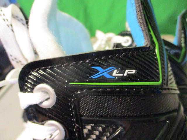 Load image into Gallery viewer, Bauer XLP Youth 11 Hockey Skates
