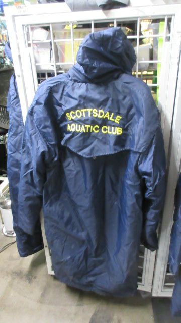 Load image into Gallery viewer, Used Arena Scottsdale Aquatic Club Swim Parka Adult Size Medium
