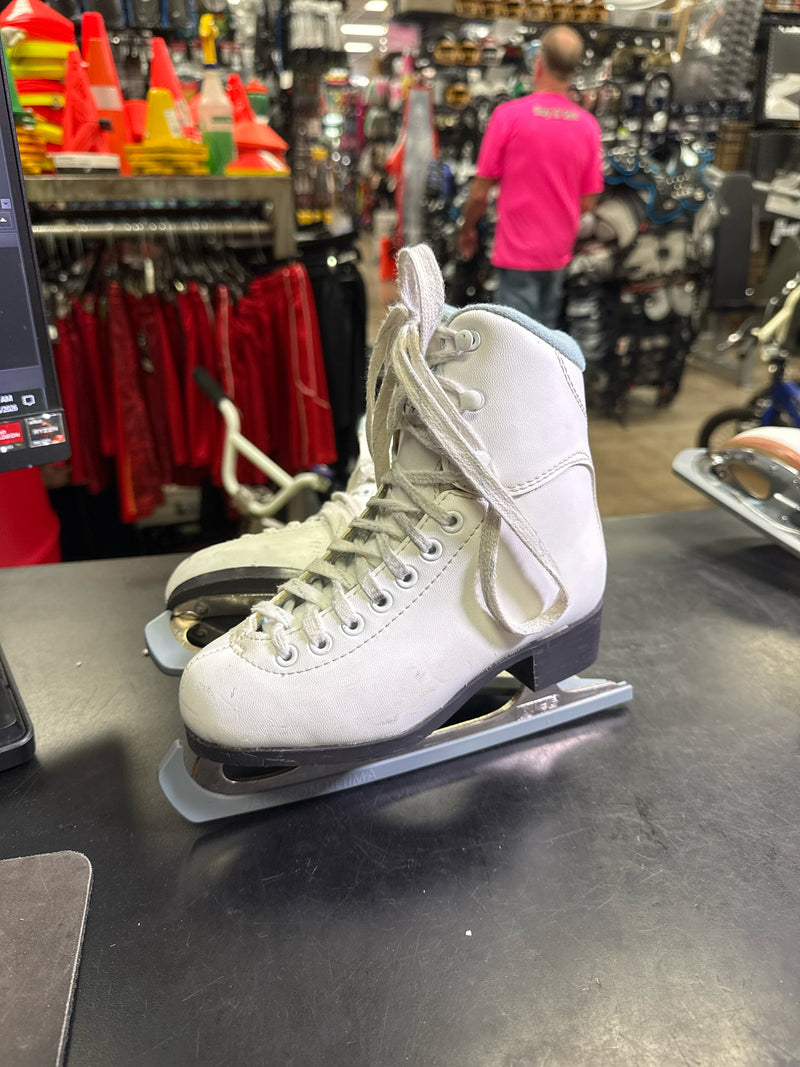 Load image into Gallery viewer, Used Jackson Soft Skate with AGS Blade Youth Figure Skate Size Y13
