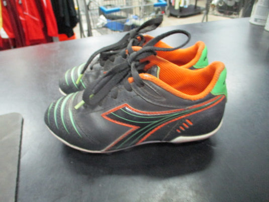 Used Diadora Size kids 10.5 Soccer Cleats
