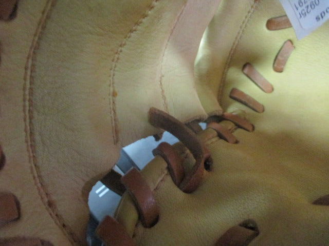 Load image into Gallery viewer, Used Louisville Sluger 125 Series RHT Catchers Glove  (Need lace In Pocket)
