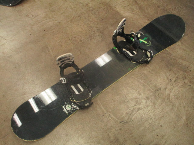 Load image into Gallery viewer, Used Salomon Tracker 158cm Snowboard w/ SPX Pro Bindings (Left Clip Damaged)
