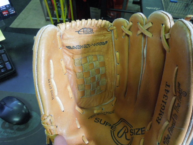 Load image into Gallery viewer, Used Rawlings Super Size RMG134T RHT 13.5" Outfield Glove
