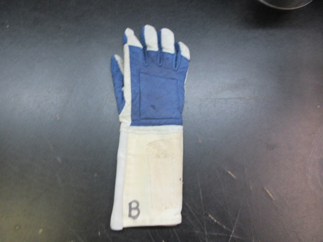 Load image into Gallery viewer, Used Fencing Glove - RH
