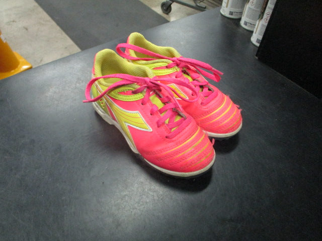 Load image into Gallery viewer, Used Diadora youth indoor training shoes size 11.5K
