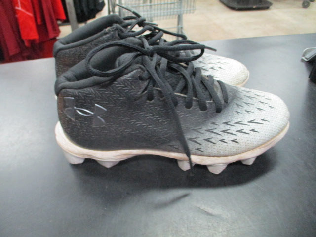 Load image into Gallery viewer, Used Under Armour Size 4.5 Football Cleats
