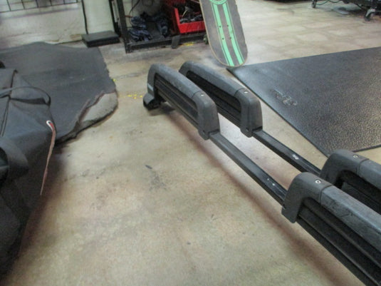 Used Thule Sweden Ski/Snowboard Roof Rack W/ Keys