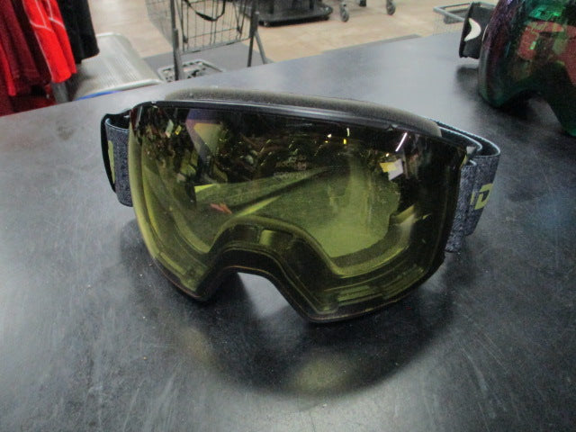 Load image into Gallery viewer, Used Odoland Snow Sport Goggles With Yellow Lens
