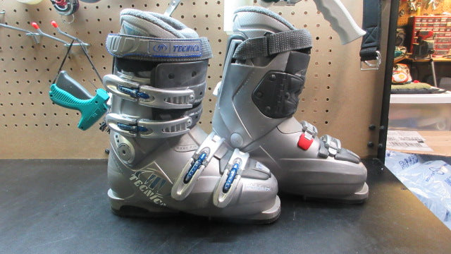 Load image into Gallery viewer, Used Tecnica Entry X 7 Ski Boots - Size 23.0-23.5
