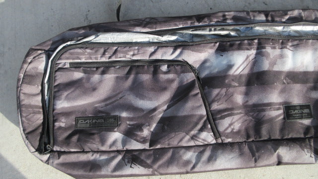 Load image into Gallery viewer, Used Dakine 165cm Snowbaord Bag
