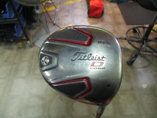 Used Titleist 909D RH 10.5 DEG Stiff Flex Driver Includes Head Cover