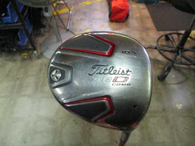 Load image into Gallery viewer, Used Titleist 909D RH 10.5 DEG Stiff Flex Driver Includes Head Cover

