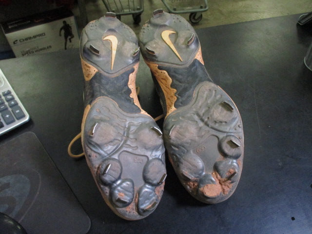 Load image into Gallery viewer, Used Nike Alpha Huarache Elite 3 Low Metal Baseball Cleats Size 10.5
