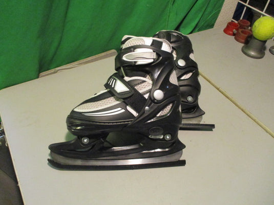 ICE SKATES