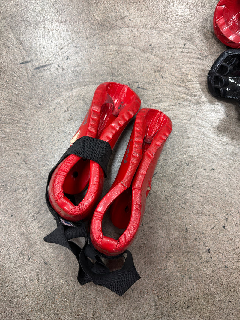 Load image into Gallery viewer, Used ATA foot cover Small red
