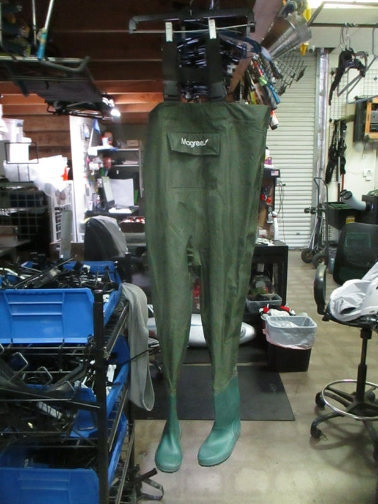 Used Magreel Chest Waders with Suspenders Size 33
