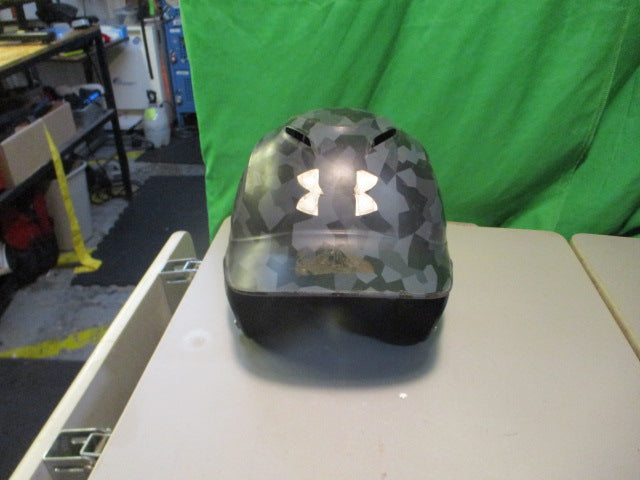Load image into Gallery viewer, Used Under Armour UABH100 Size 6 1/2 - 7  1/2 Batting Helmet
