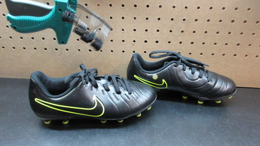 Used Nike Tiempo Legend 10 Soccer Cleats - Size Youth 2.5