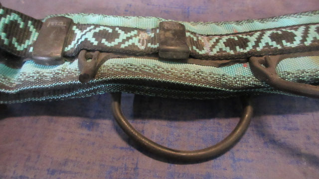 Load image into Gallery viewer, Used Petzl Mercury C31 Climbing Harness - broken plastic rings
