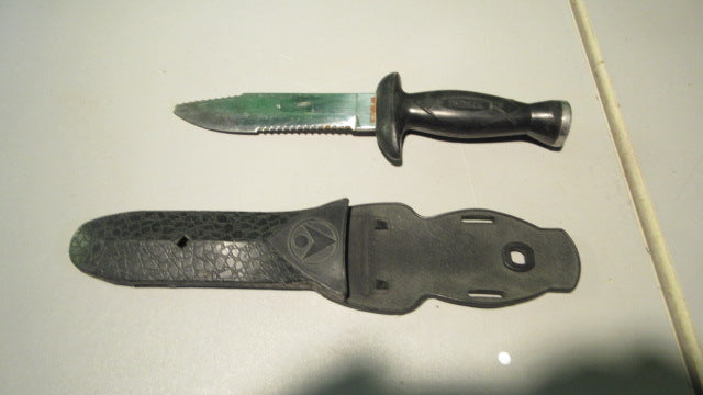 Load image into Gallery viewer, Vintage TABATA 10&quot; Dive Kniife With Sheath
