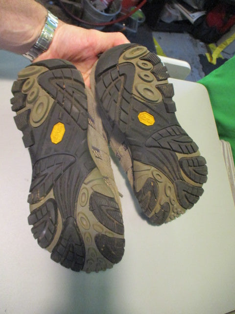 Load image into Gallery viewer, Used Merrell Size 8 hiking Shoes
