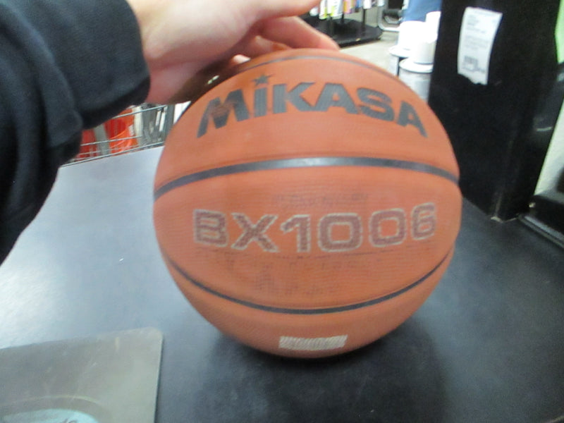Load image into Gallery viewer, Used Mikasa BX1006 26" Elementray Basketball
