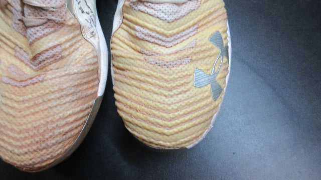 Load image into Gallery viewer, Used Under Armour BH Metal Cleats - Size 14
