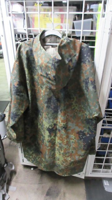 Load image into Gallery viewer, Used German Flecktarn Camo Parka Jacket Adult Size XL Extra Long - peeling liner
